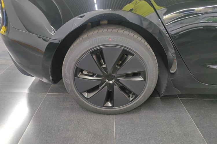 Tesla Model 3 2026 immagine di auto #10