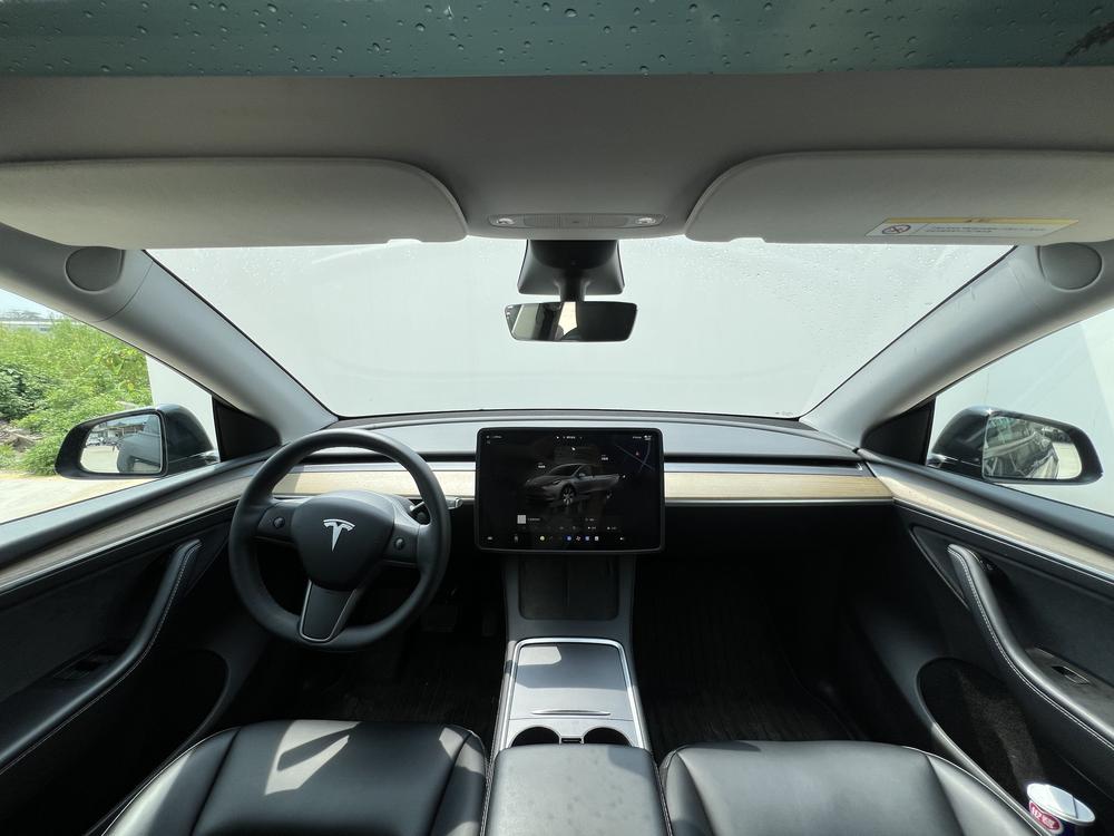 Tesla Model Y 2023 car image #12