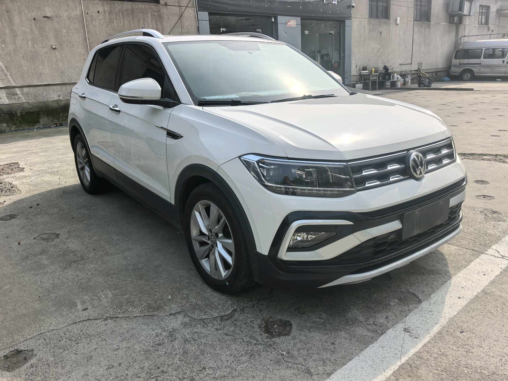 Volkswagen T-Cross 2019 car image #2
