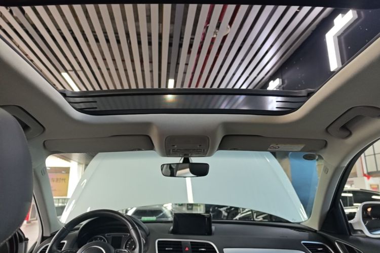 Audi Q3 2017 car image #18