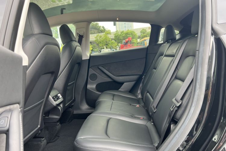 Tesla Model Y 2023 car image #17