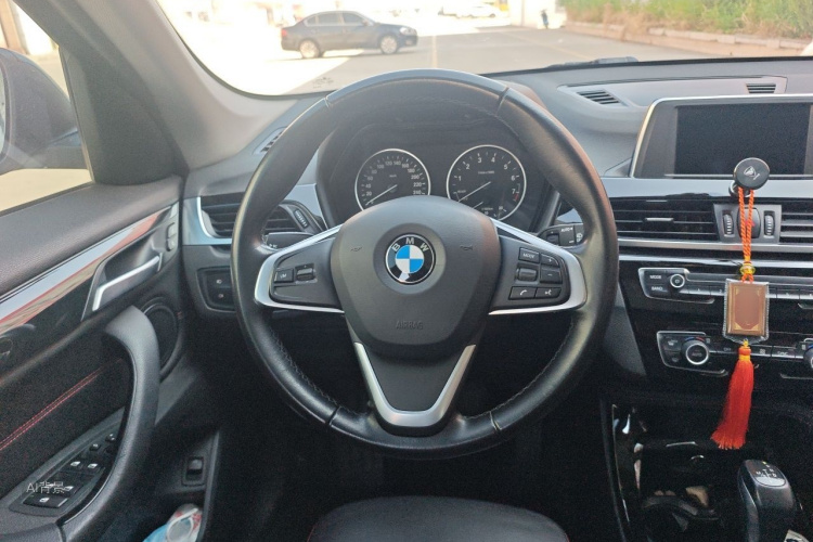 BMW X1 2018 car image #12