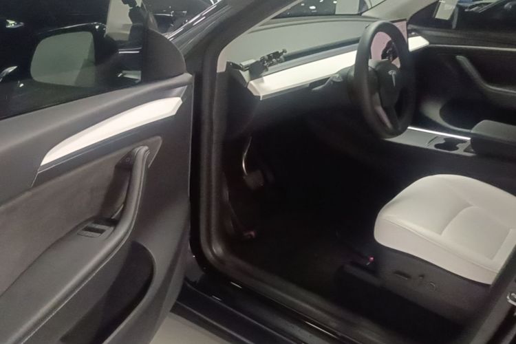 Tesla Model Y 2022 #16 Tesla Model Y 2022 car image #16
