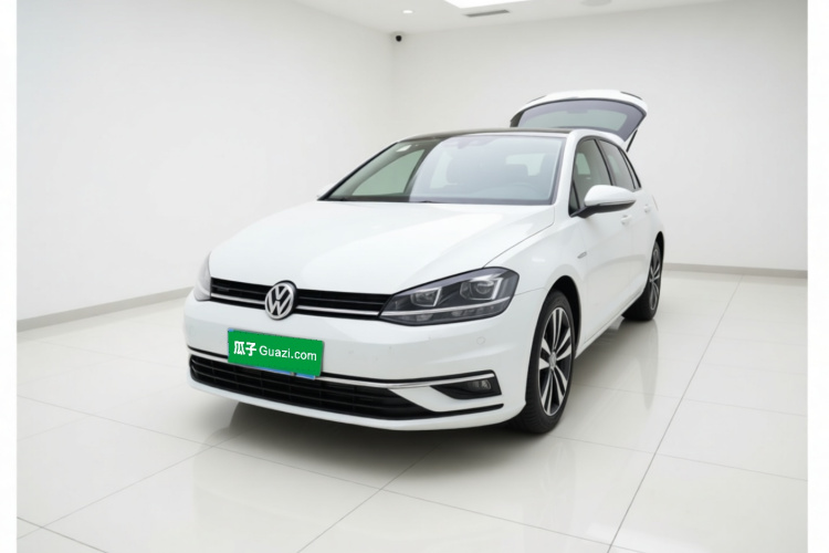 Volkswagen Golf 2020 car image #2