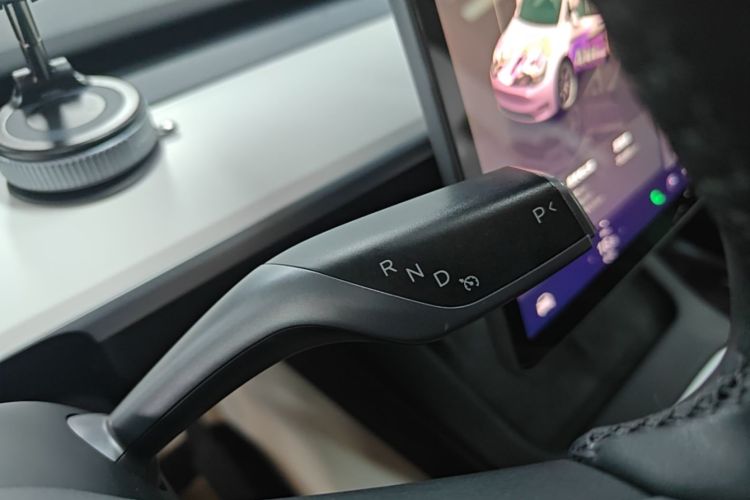 Tesla Model Y 2023 #18 Tesla Model Y 2023 car image #18