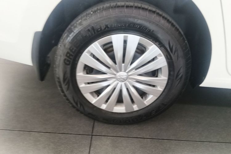Volkswagen Santana 2023 صورة سيارة #10