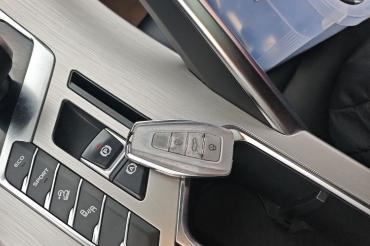 GEELY Coolray 2019 immagine di auto #9
