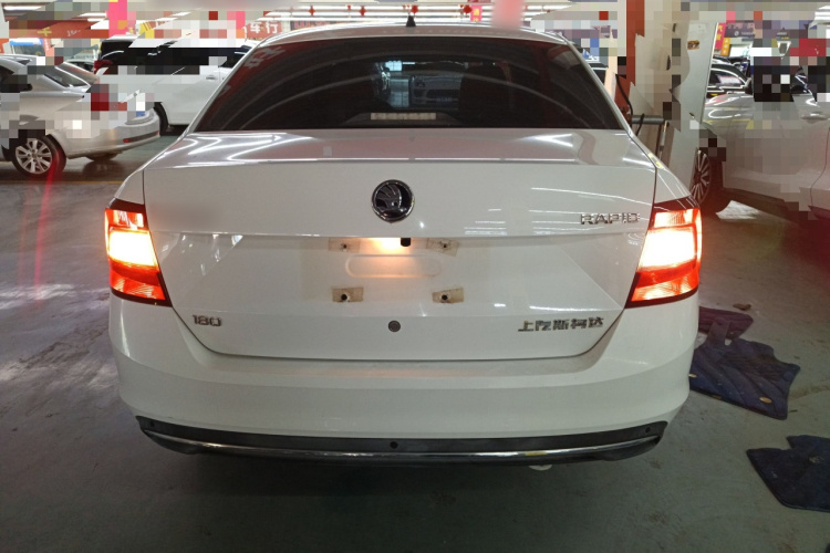 Skoda Rapid 2018 image de voiture #4