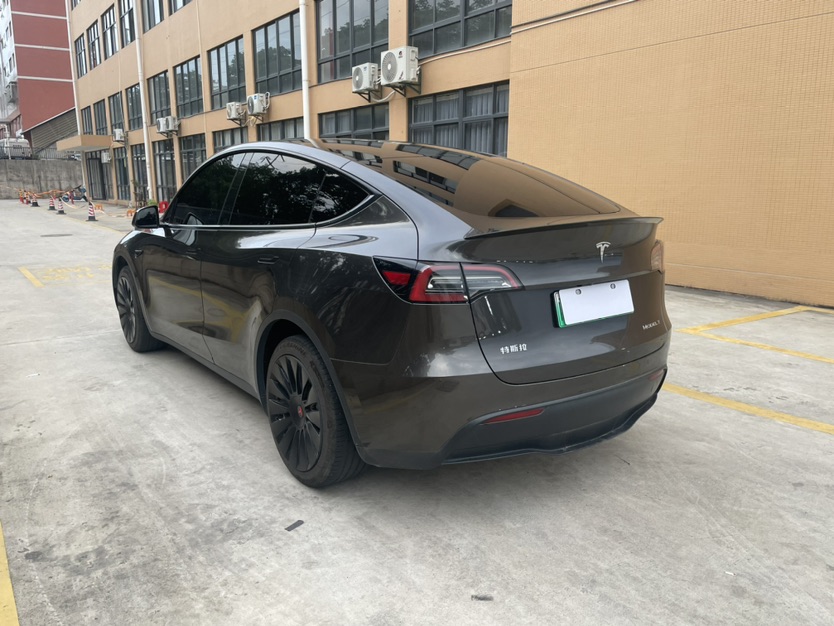 Tesla Model Y 2023 car image #5