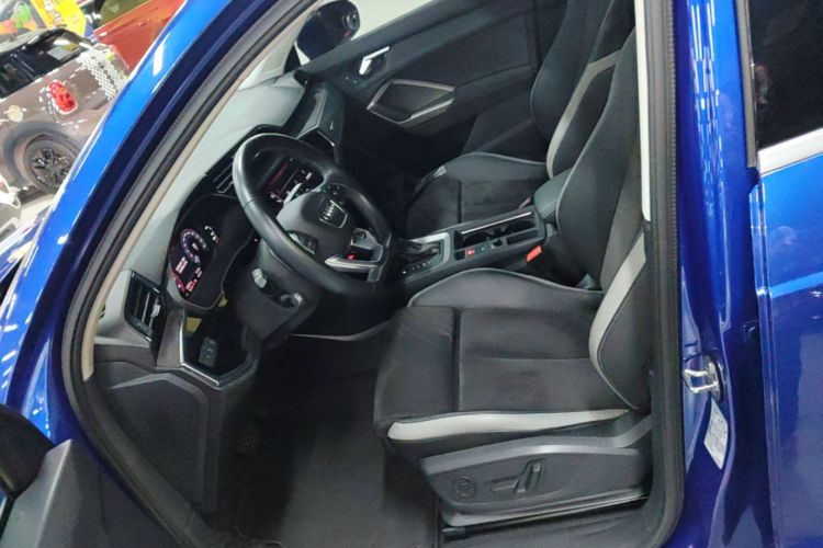 Audi Q3 2020 car image #15