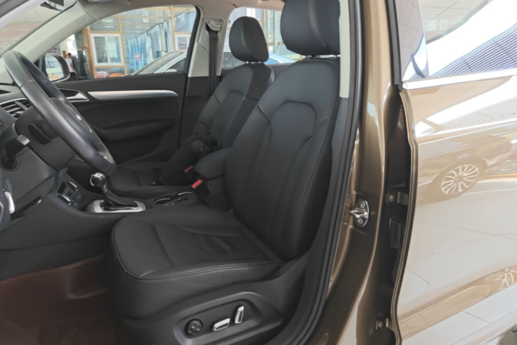 Audi Q3 2018 immagine di auto #15