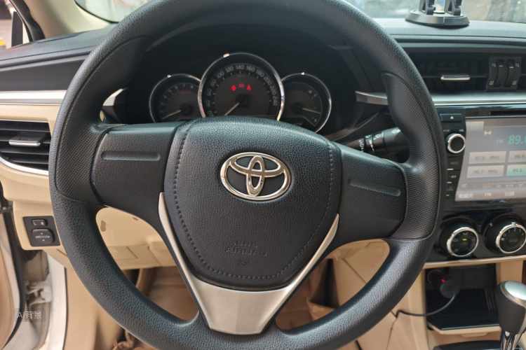 2015 car image #12