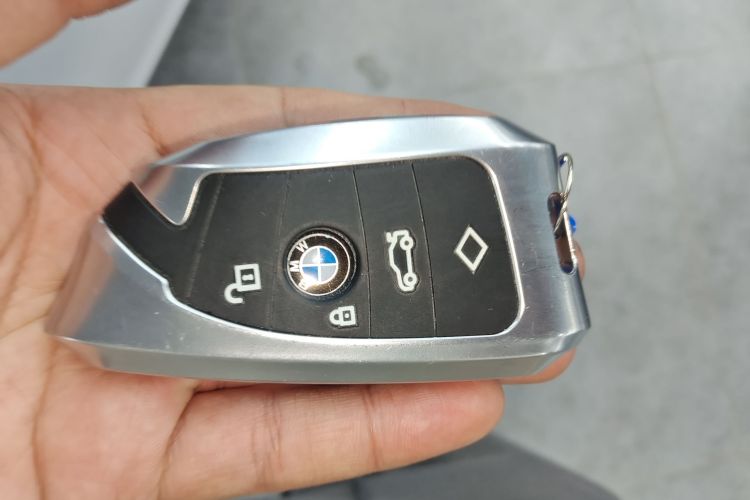 BMW 3 Series 2024 car image #9