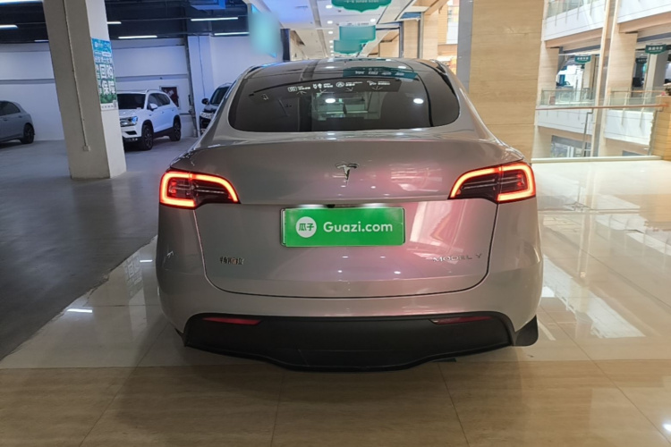 Tesla Model Y 2024 #4 Tesla Model Y 2024 car image #4