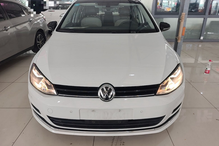 Volkswagen Golf 2017 car image #3