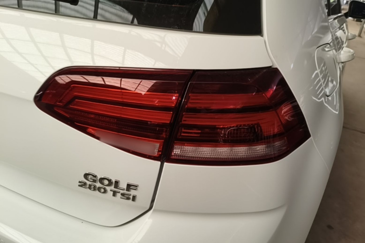 Volkswagen Golf 2019 car image #8