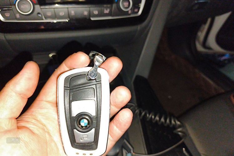 BMW 3 Series 2017 #10 BMW 3 Series 2017 car image #10