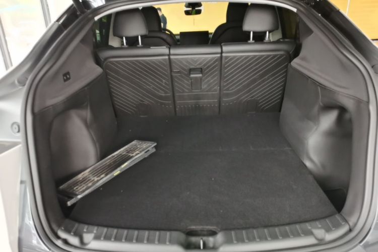Tesla Model Y 2025 #19 Tesla Model Y 2025 immagine di auto #19