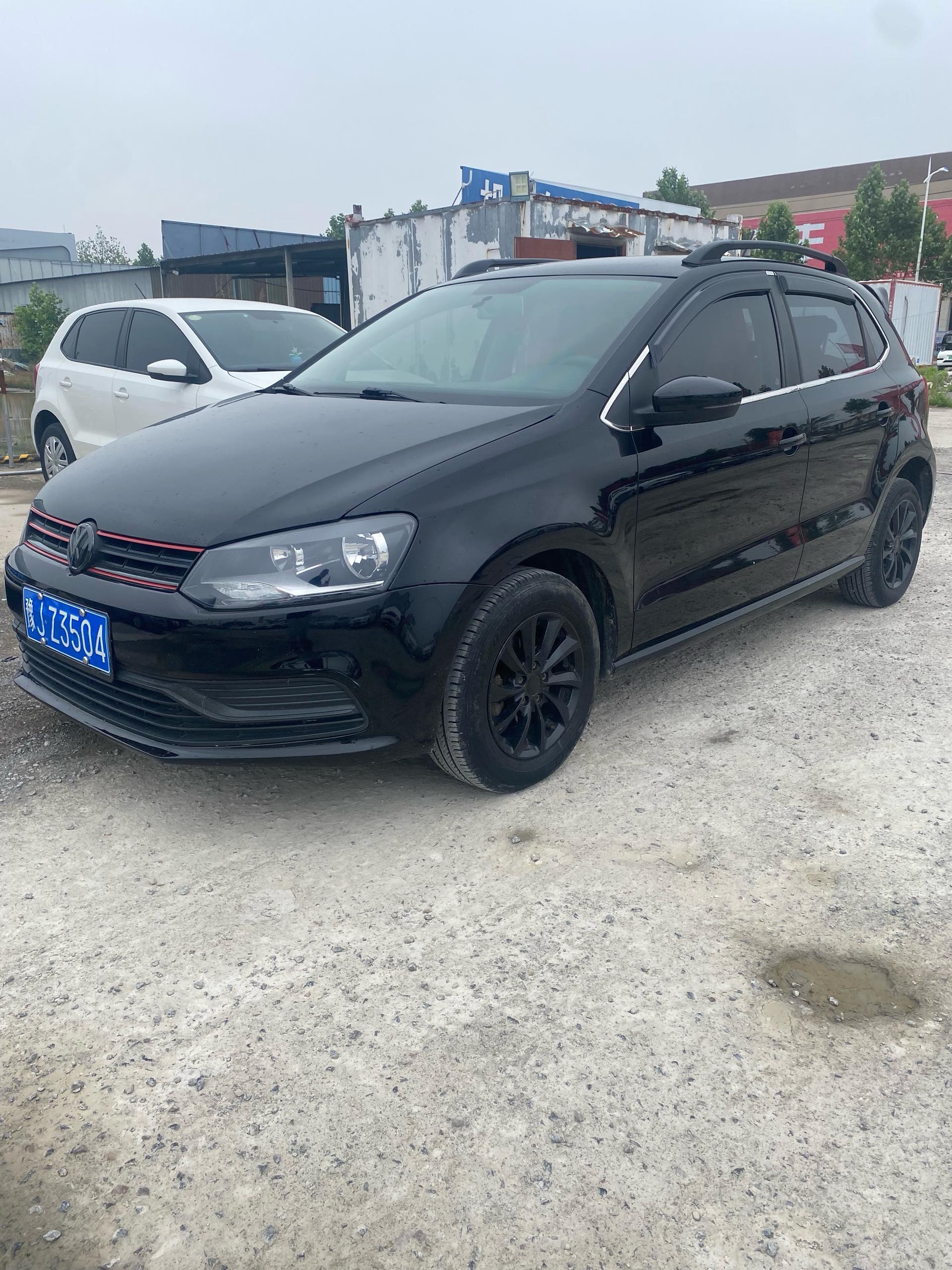 Volkswagen Polo 2015 car image 