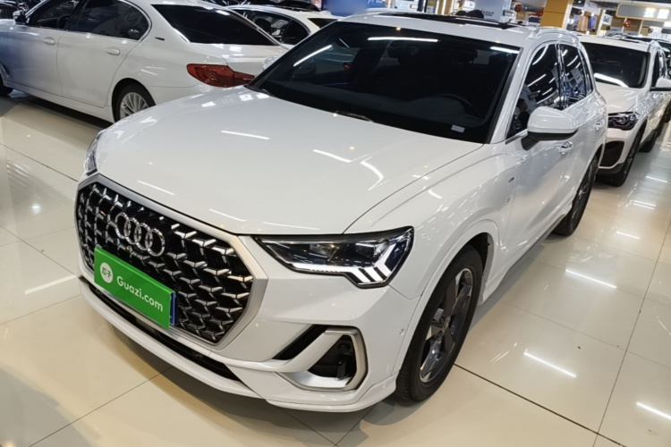 Audi Q3 2024 car image #2