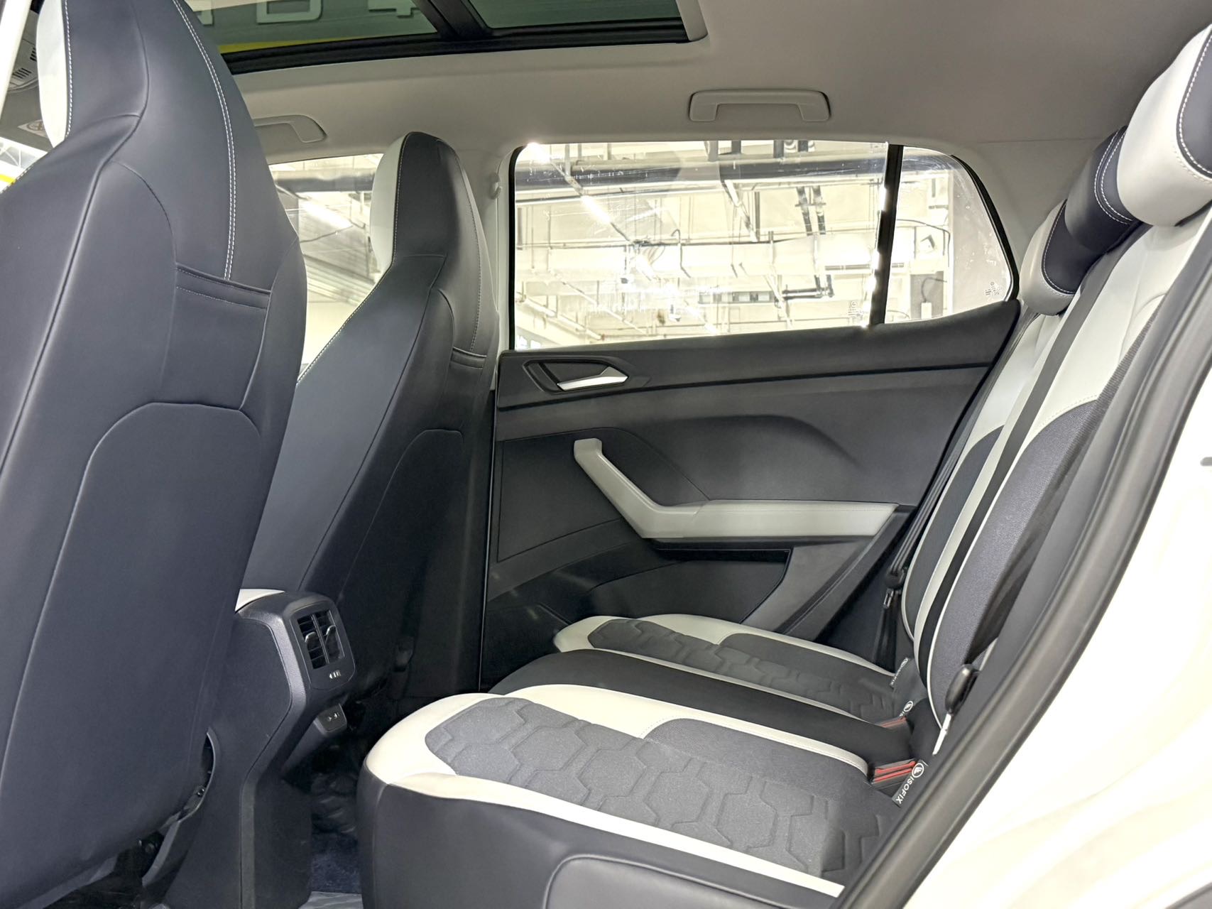 Volkswagen Tharu 2025 #4 Volkswagen Tharu 2025 imagem de carro #4