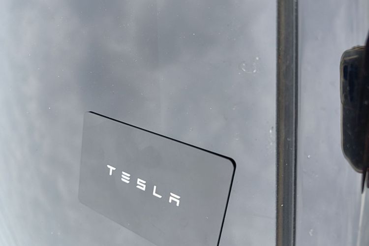 Tesla Model Y 2023 #9 Tesla Model Y 2023 car image #9