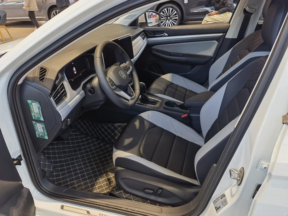 Volkswagen Bora 2025 car image #9