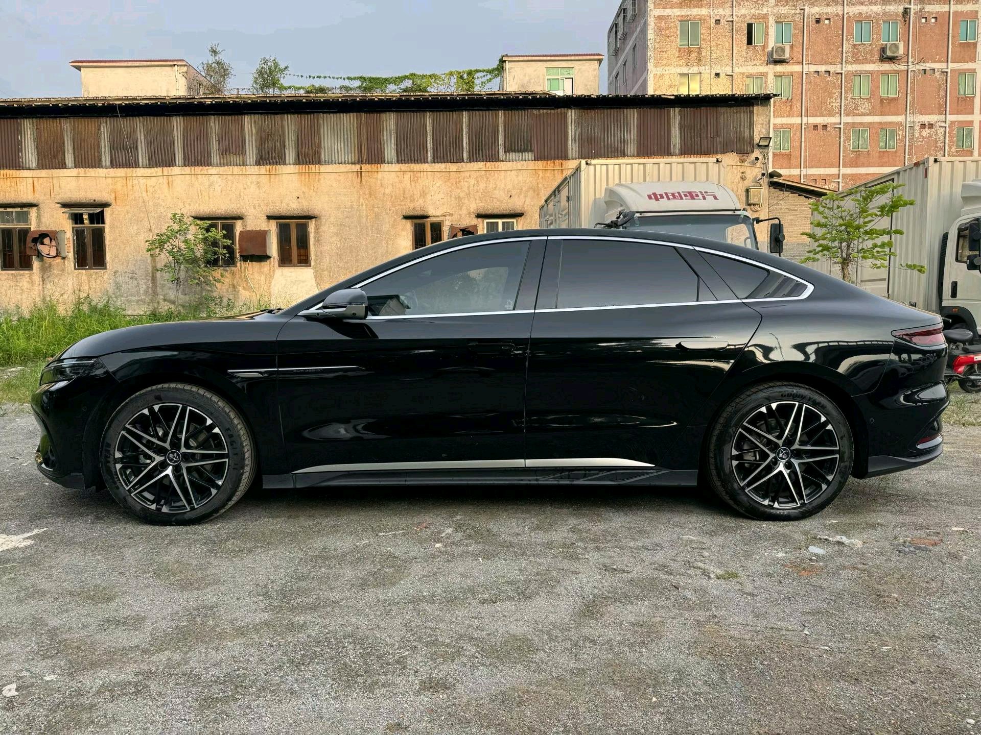 BYD Han 2025 car image #4