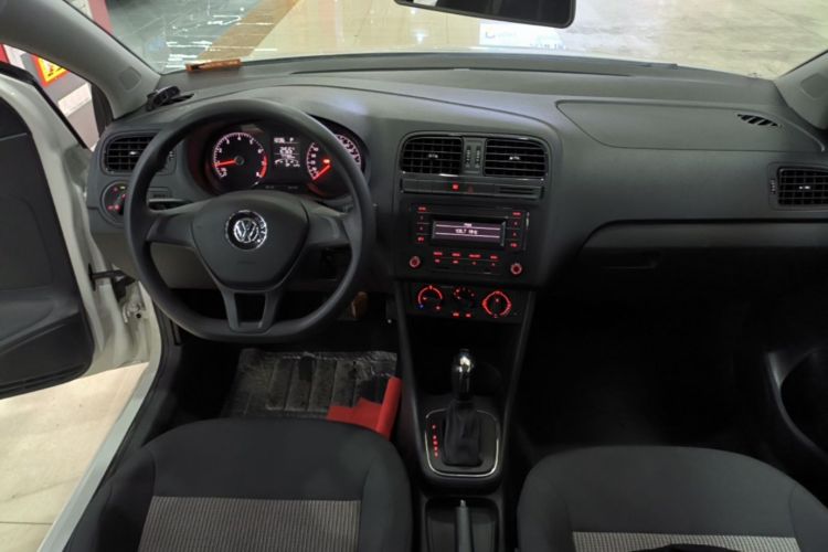 Volkswagen Polo 2018 car image #10