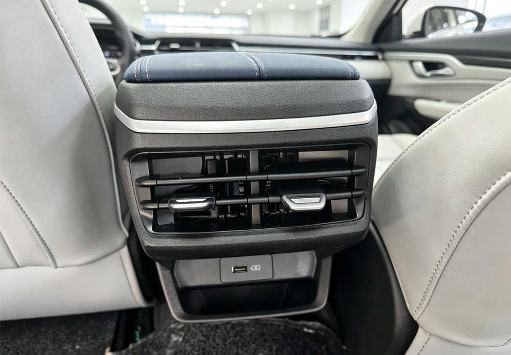 GEELY Emgrand 2022 #7 GEELY Emgrand 2022 car image #7