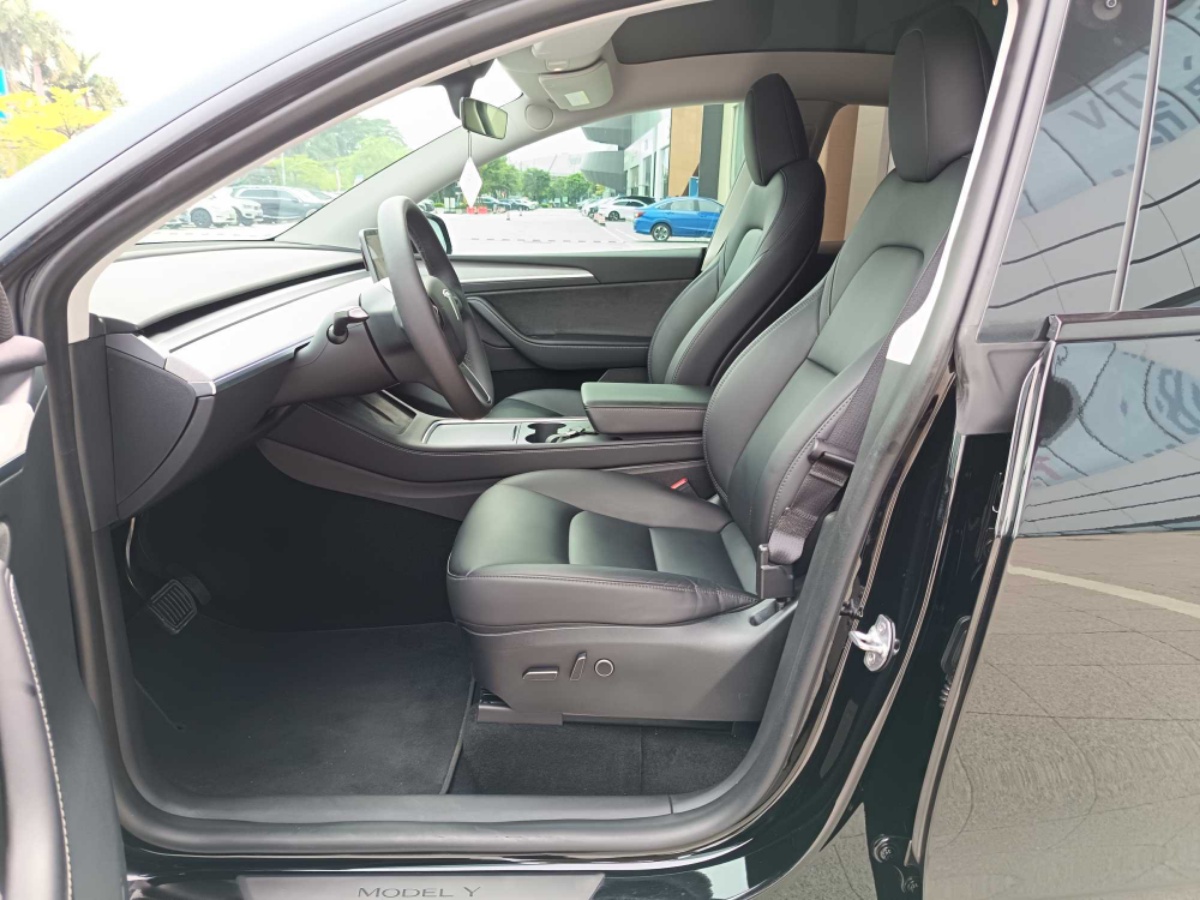 Tesla Model Y 2024 car image #5