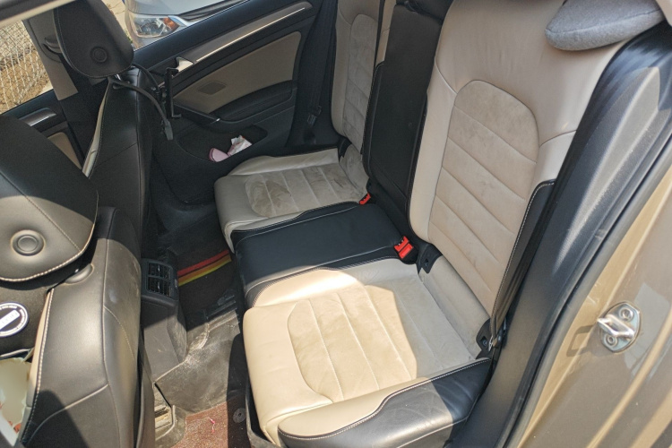 Volkswagen Golf 2017 car image #14