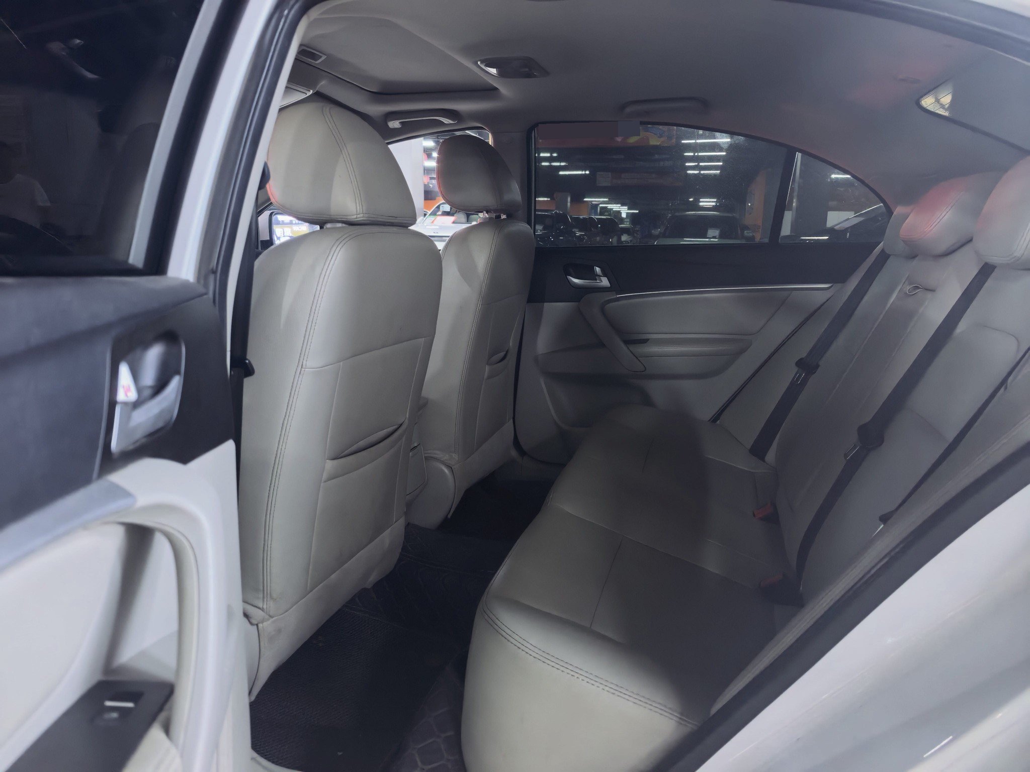 GEELY Emgrand 2015 car image #2