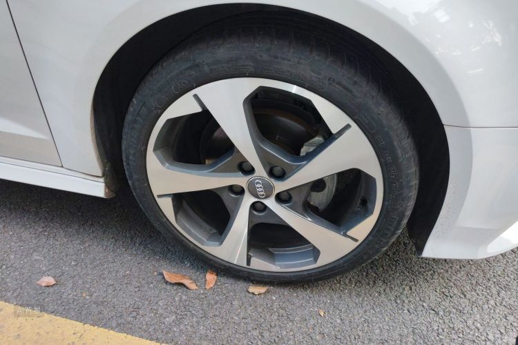 Audi A3 2019 immagine di auto #9