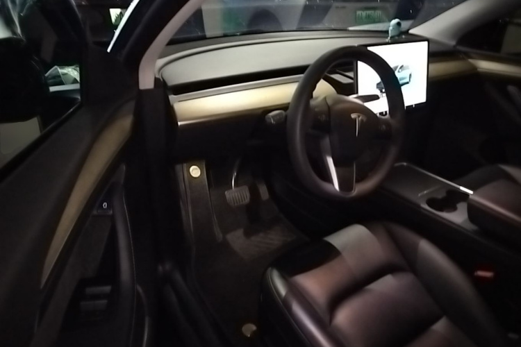 Tesla Model Y 2023 #16 Tesla Model Y 2023 car image #16
