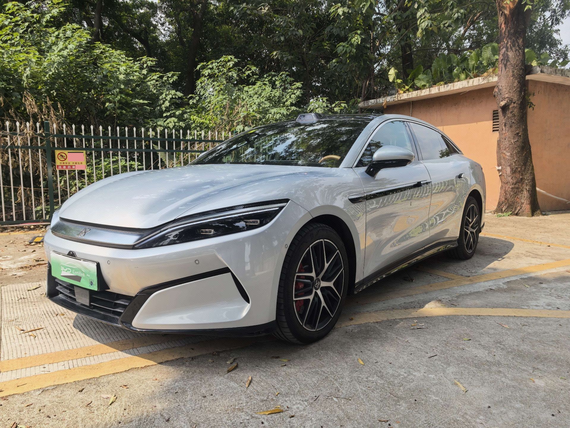 BYD HanL 2025 BYD HanL 2025 car image