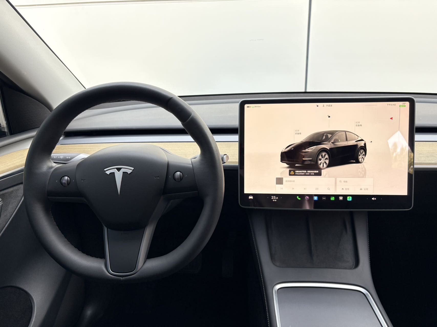 Tesla Model Y 2023 car image #7