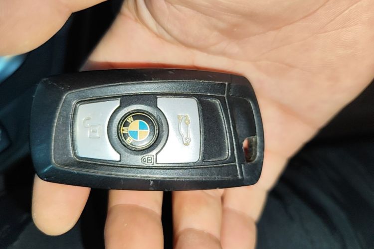 BMW 3 Series 2018 car image #9