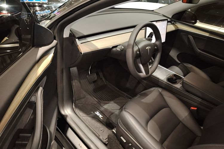 Tesla Model Y 2023 #16 Tesla Model Y 2023 car image #16