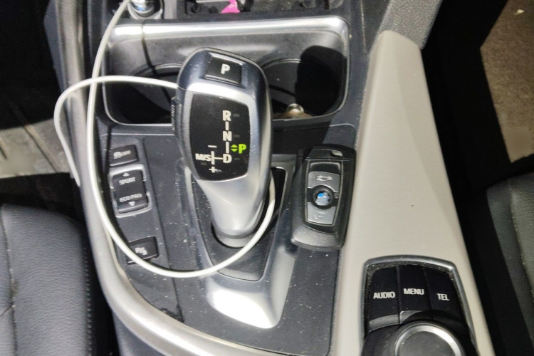 BMW 3 Series 2015 car image #16