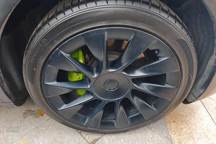 Tesla Model Y 2022 car image #9
