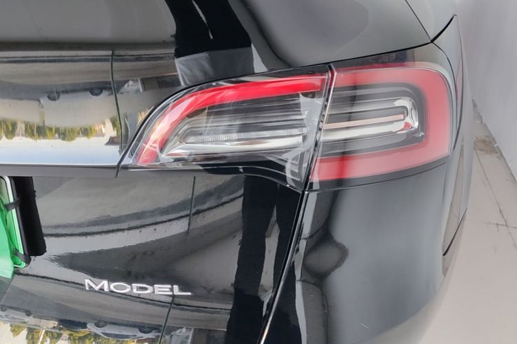 Tesla Model Y 2024 car image #8