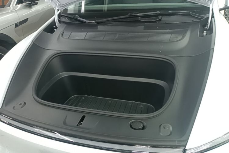 Tesla Model Y 2025 #20 Tesla Model Y 2025 car image #20