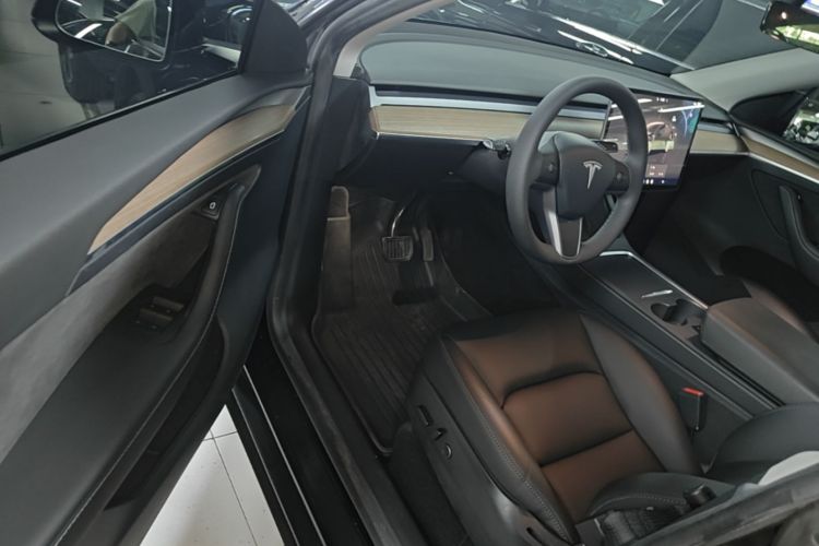 Tesla Model Y 2023 #12 Tesla Model Y 2023 car image #12