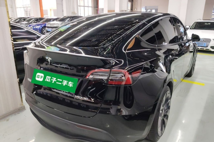 Tesla Model Y 2023 #7 Tesla Model Y 2023 car image #7