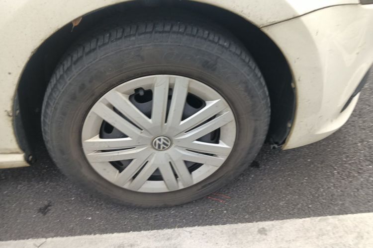 Volkswagen Polo 2015 car image #6