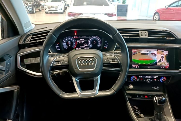 Audi Q3 2020 car image #15