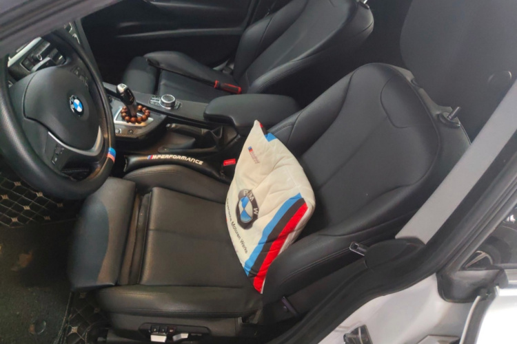 BMW 3 Series GT 2019 imagem de carro #15