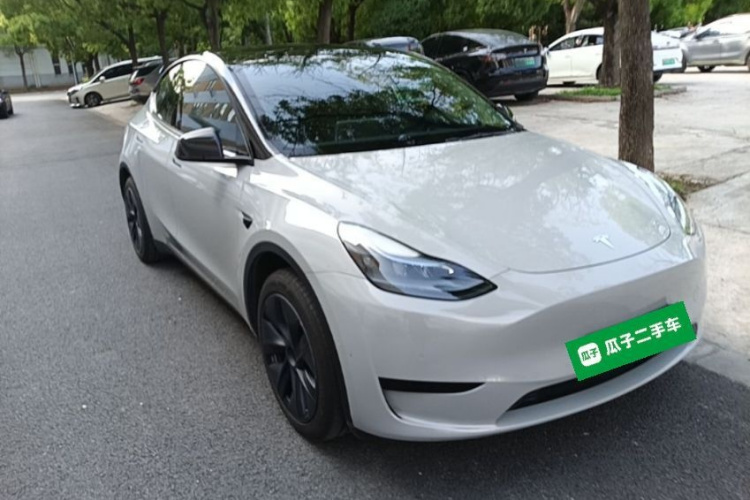 Tesla Model Y 2023 #4 Tesla Model Y 2023 car image #4