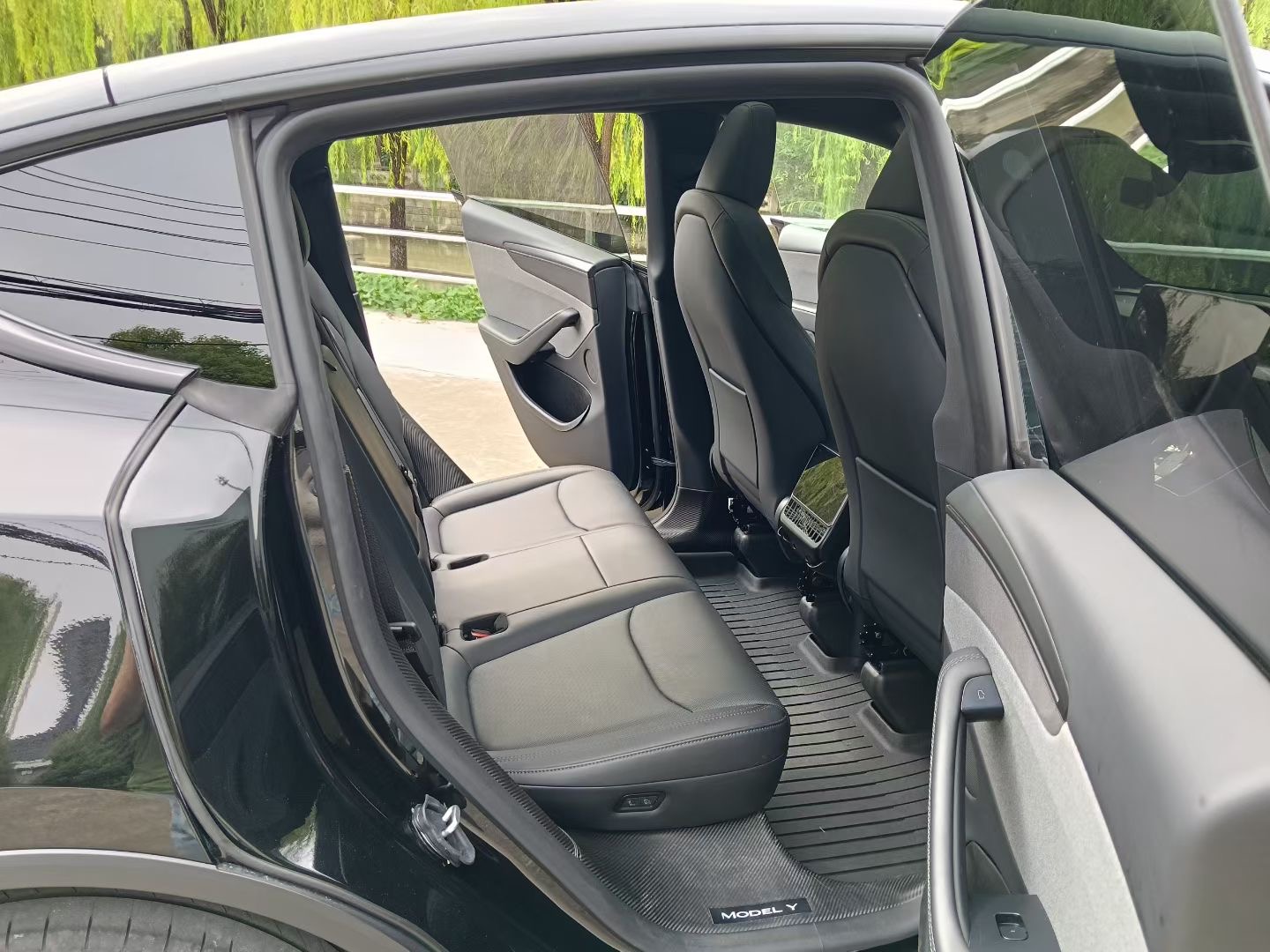 Tesla Model Y 2026 #6 Tesla Model Y 2026 car image #6